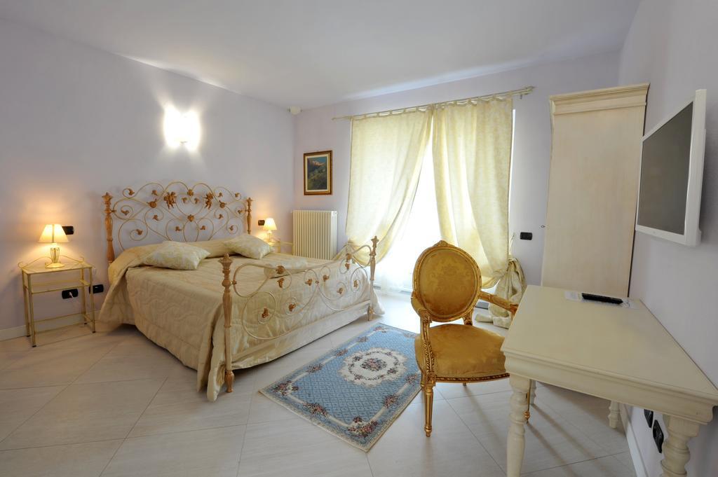 Agriturismo Cascina Varie Castagnito Ngoại thất bức ảnh