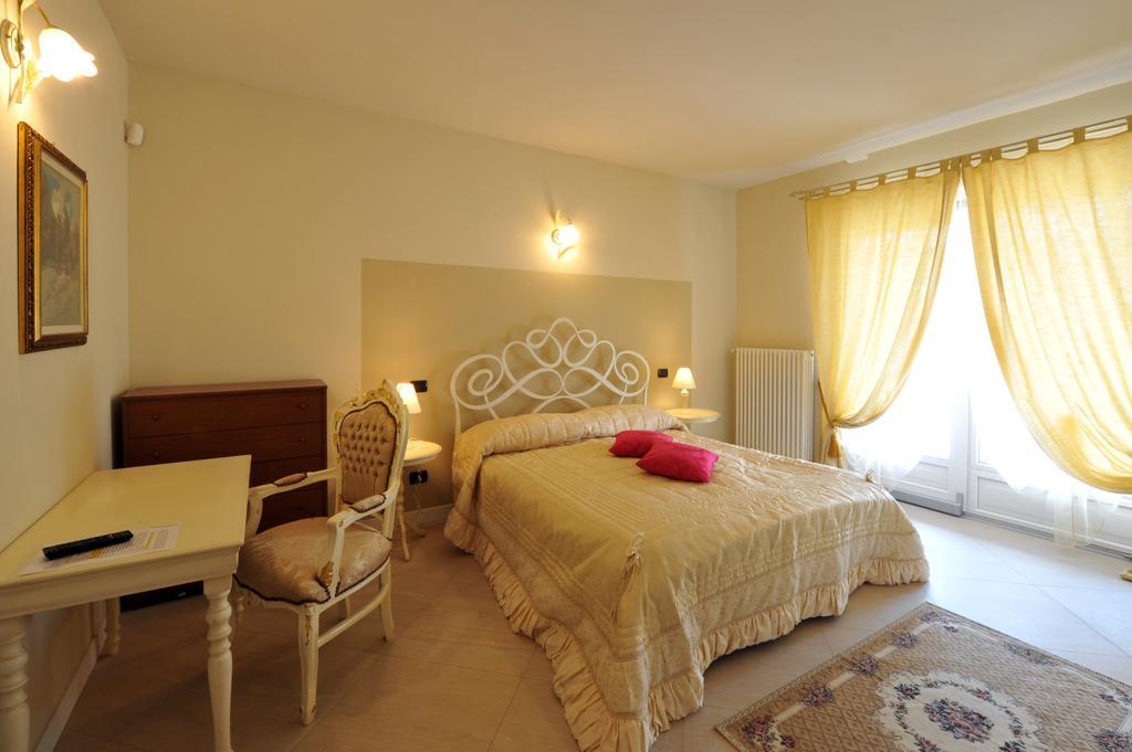 Agriturismo Cascina Varie Castagnito Ngoại thất bức ảnh